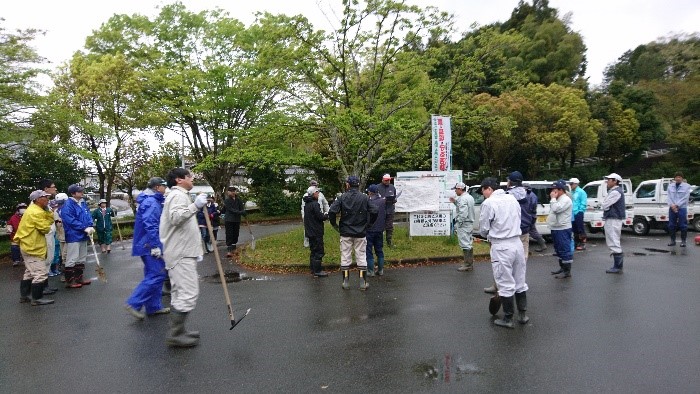 田植え前溝堀