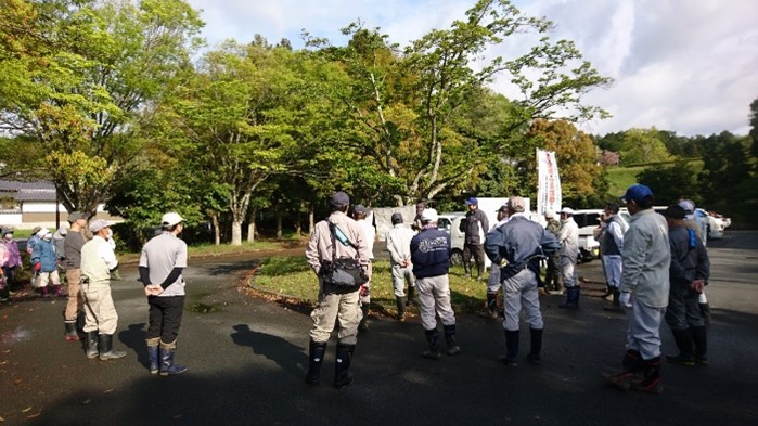 田植え前溝堀