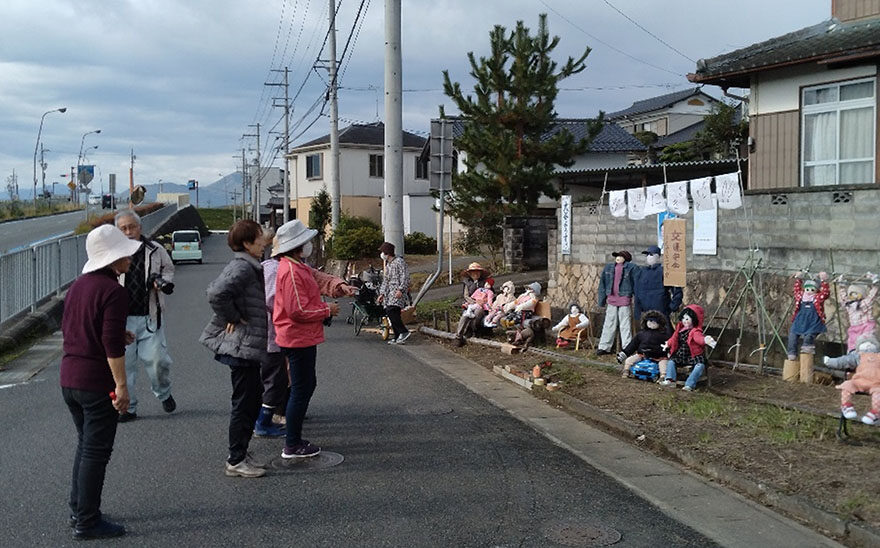 猪崎ご婦人方の人形