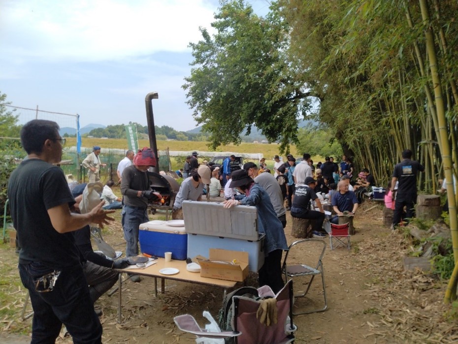 ６月７日　絆農園（遊休農地利活用）で自衛隊さん家族と春の収穫祭2