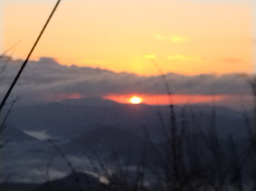 令和８年初日の出烏ケ岳山頂より