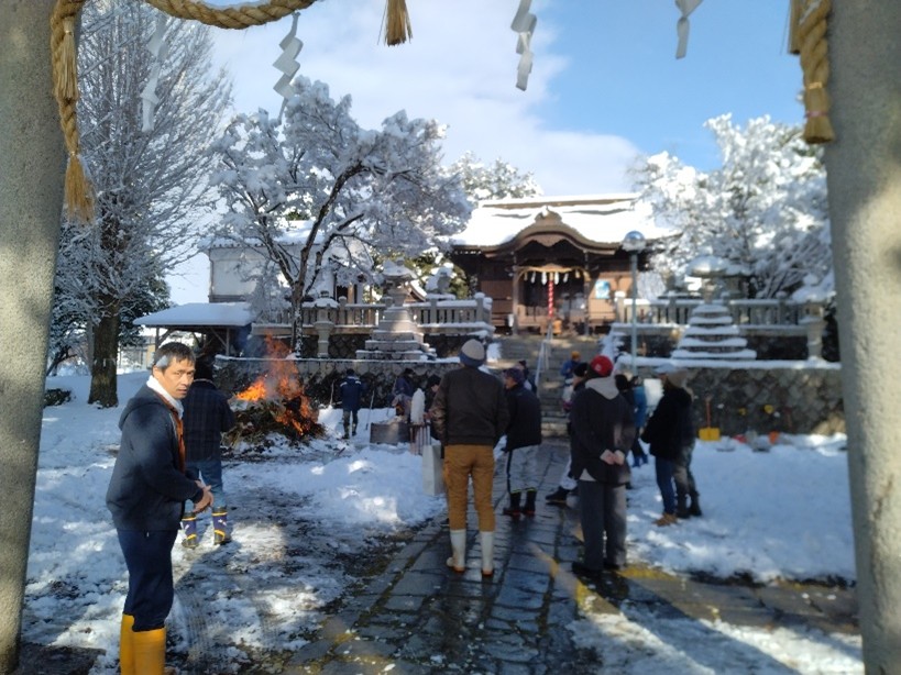 １月１２日　庵我神社でどんど焼き