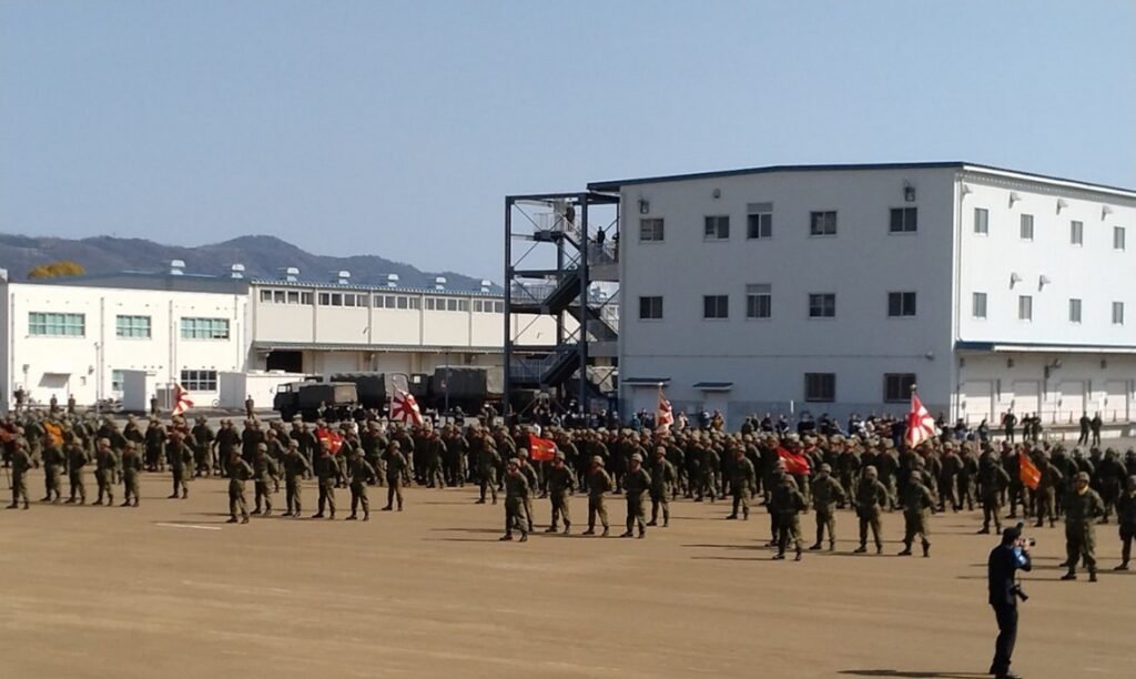 ３月１日　中部方面隊創立記念　左端　中央に位置する福知山連隊
