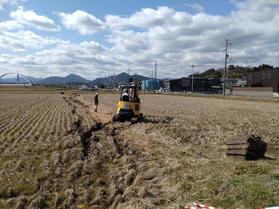 3月12日　5筆を2筆に畦畔ブロック撤去及び圃場のり面の木々の伐根2